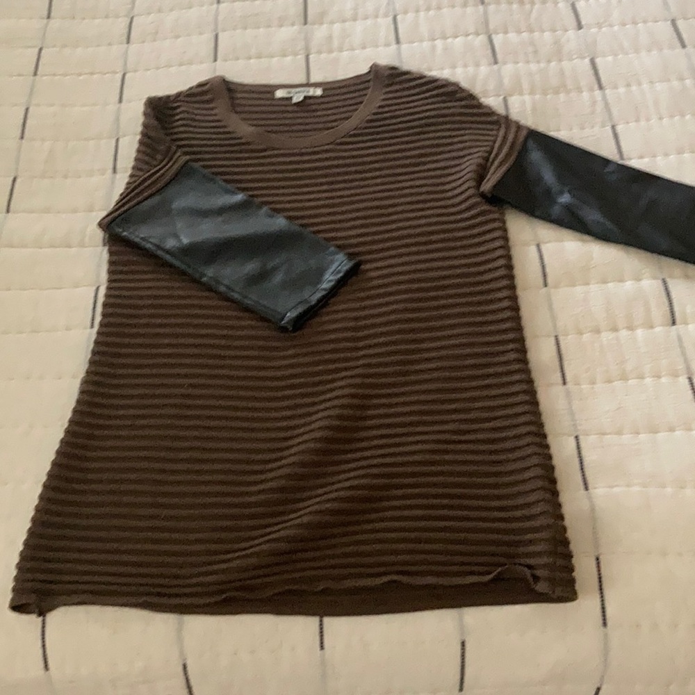 BB Dakota tunic shirt with 3/4 pleather sleeves.